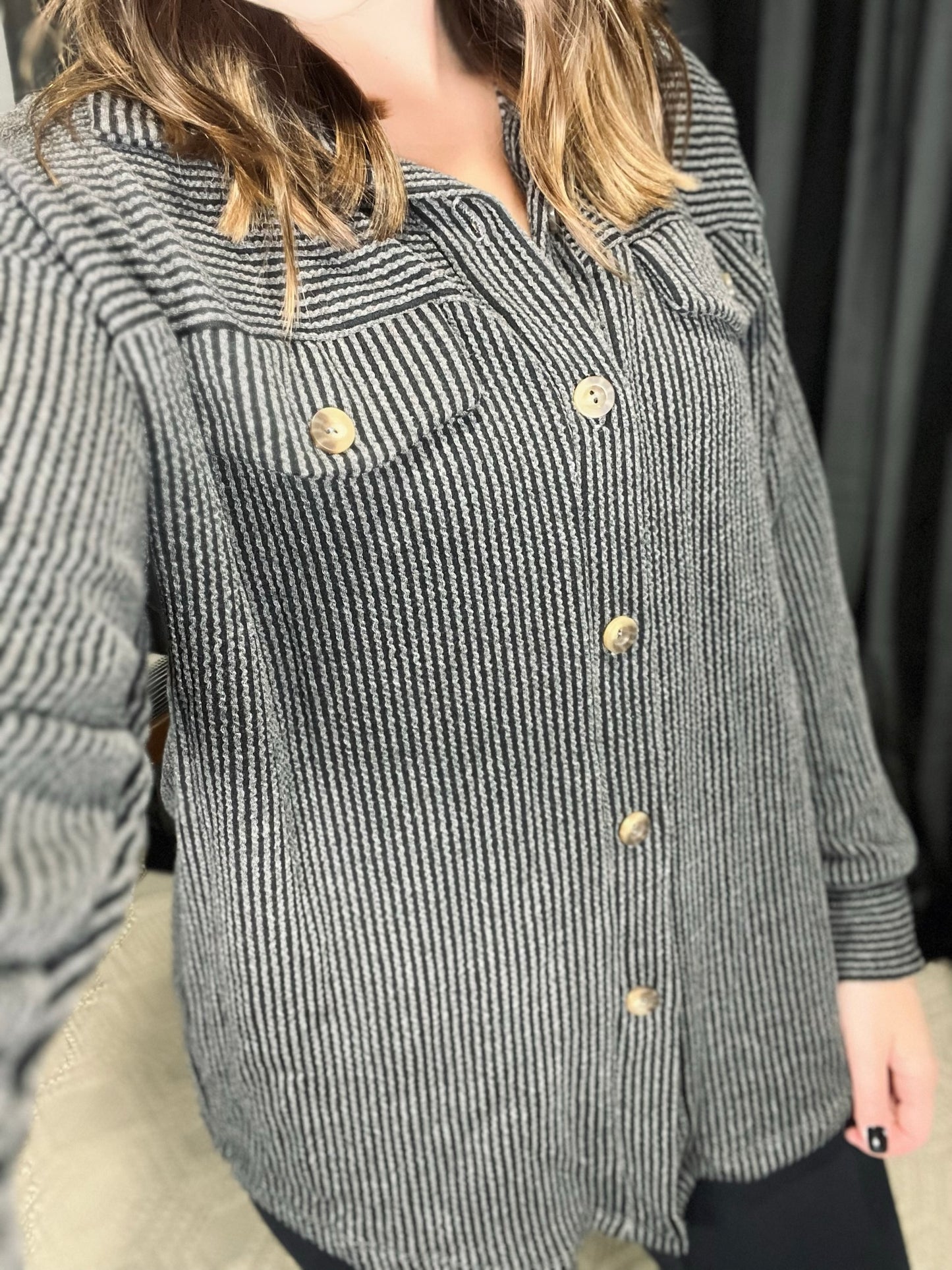 CHARCOAL KNIT BUTTON-DOWN