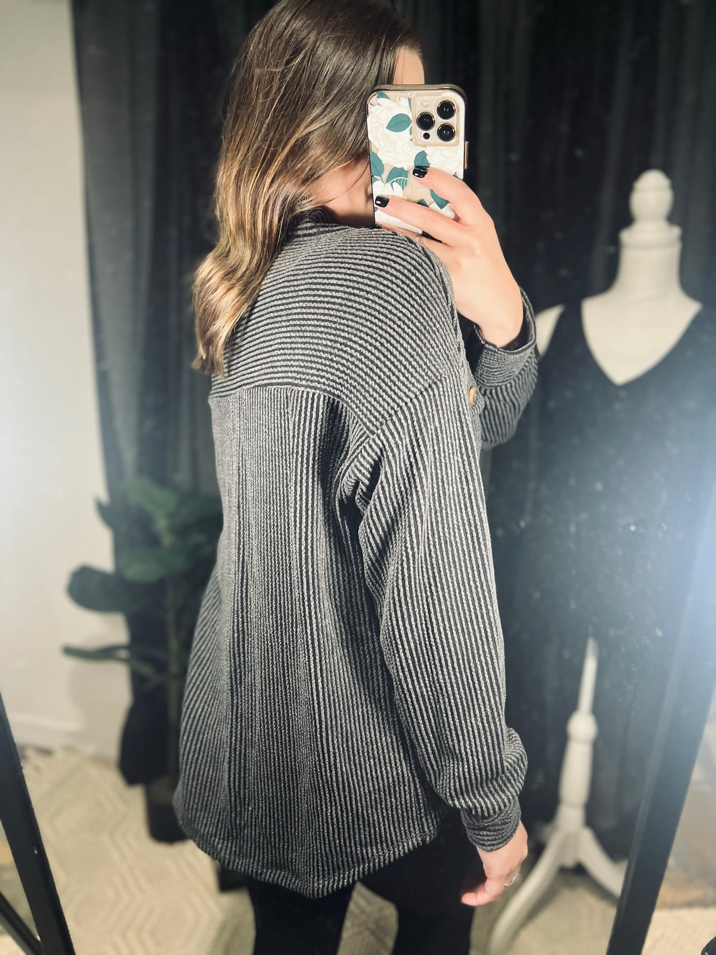 CHARCOAL KNIT BUTTON-DOWN