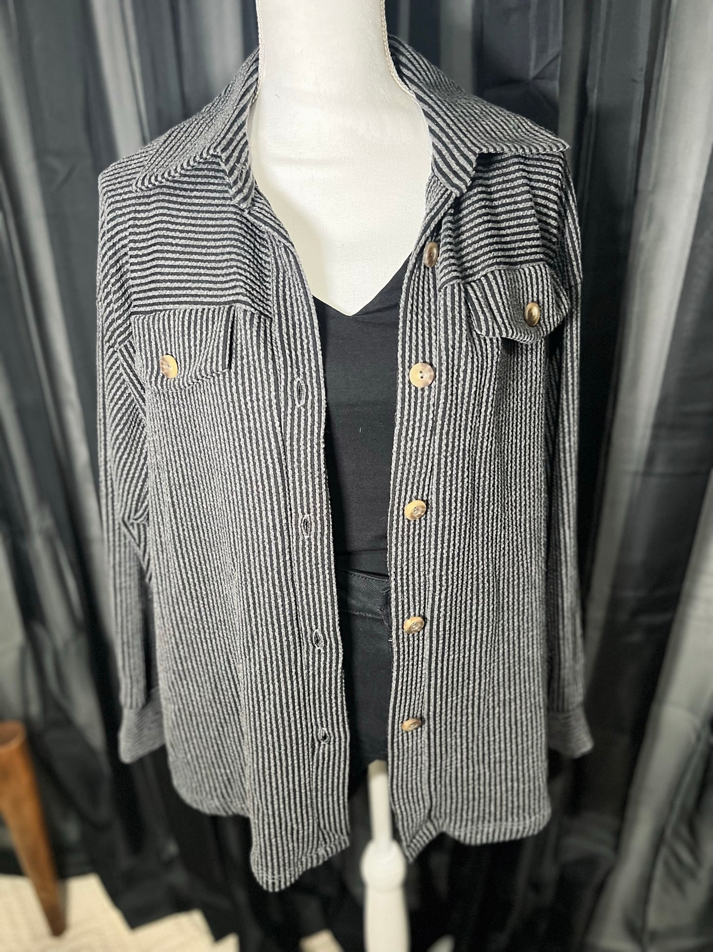 CHARCOAL KNIT BUTTON-DOWN