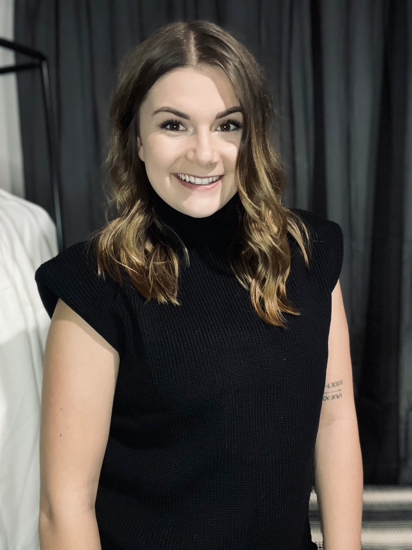 KNITTED SLEEVELESS TURTLENECK SWEATER