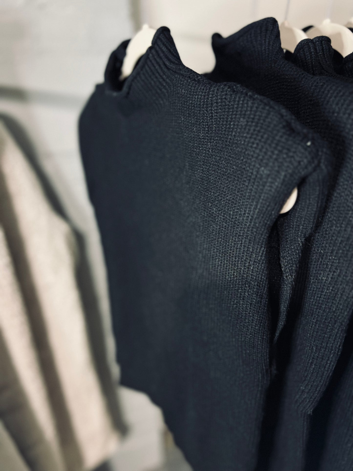 KNITTED SLEEVELESS TURTLENECK SWEATER